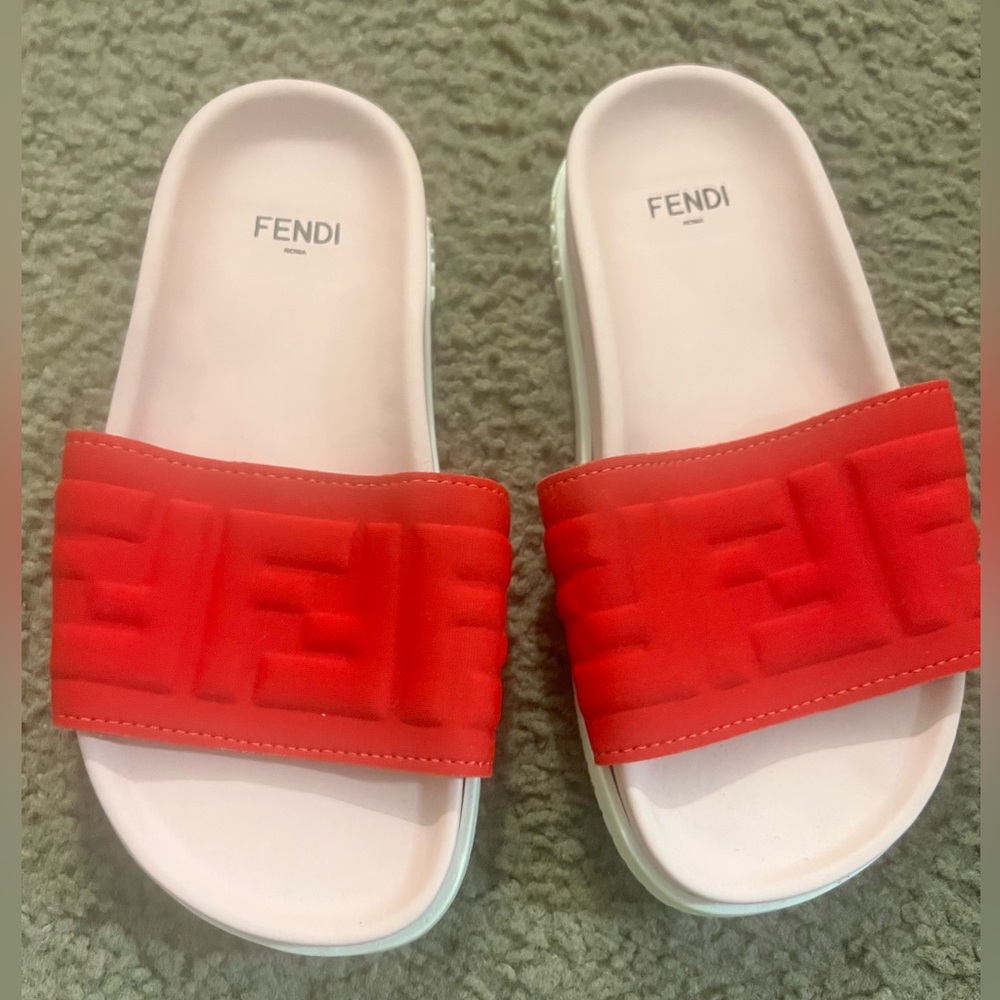 Little girl Fendi sandals size 28